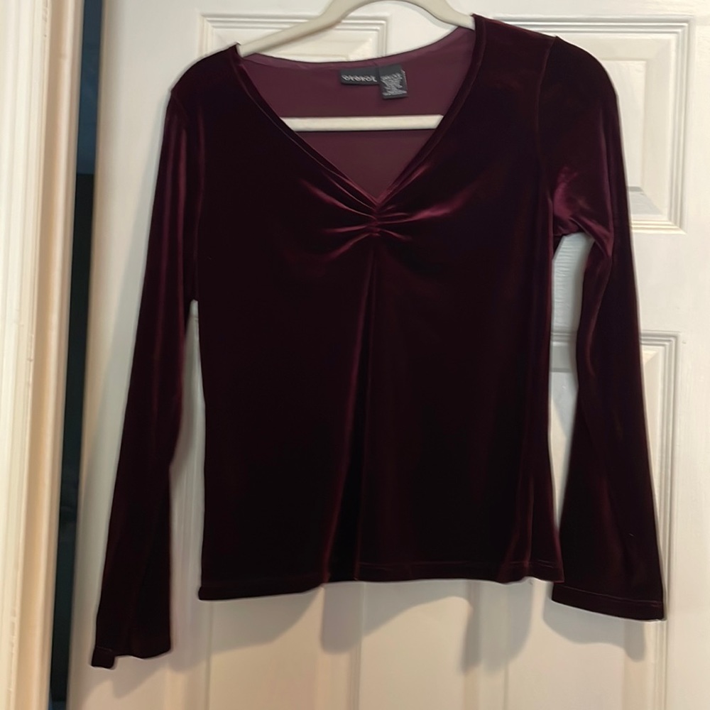 Burgundy velour top size am